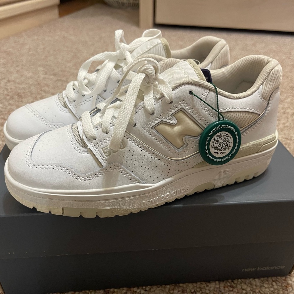 NWT New Balance Women’s 550 in Silver Birch, size 7.